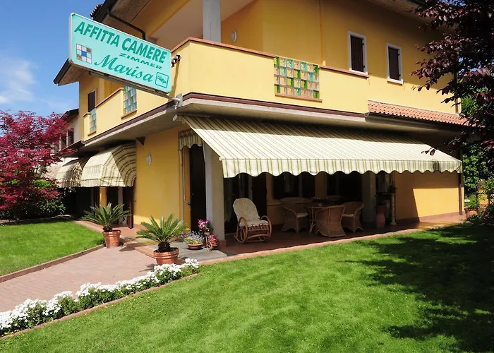 לינה וארוחת בוקר Marisa 3*